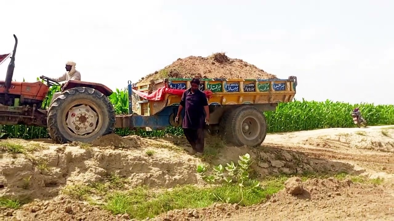 10 trolley fas Gai Ek dusre ko Dhakka Lagaya Dekho yah video lajmi driveron Ka Imtihan