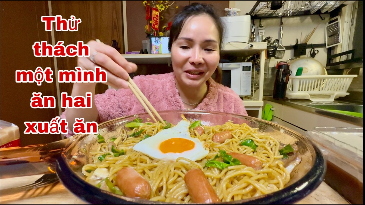 Thử thách ăn hai xuất mỳ xàu của Nhật trong vòng mười lăm phút