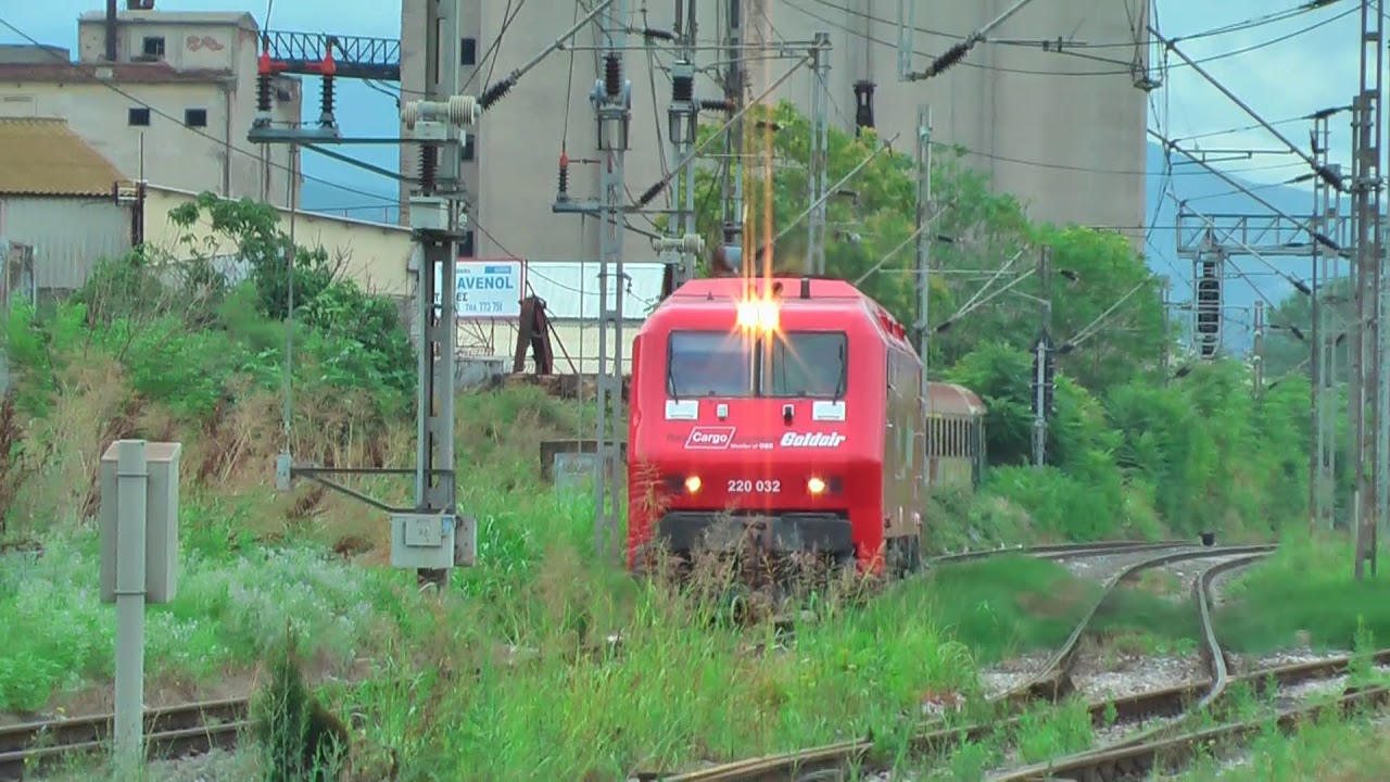 Rail Cargo - Goldair Bombardier DE 2000 220 032 en route to Sindos