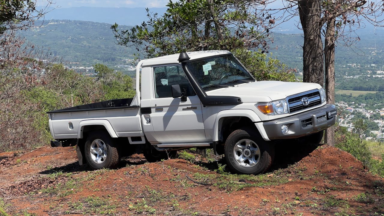 Toyota Land Cruiser Serie 70 para que te salves del apocalipsis Zombie