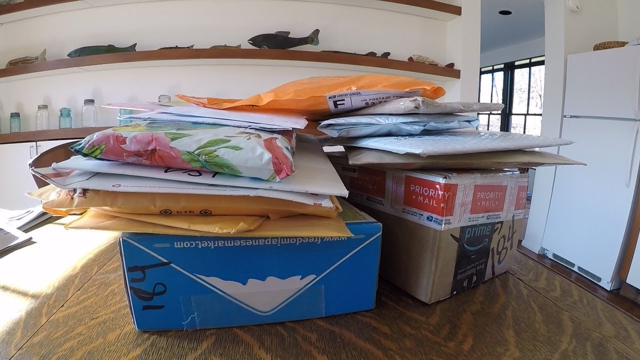 Unboxing / Unwrapping Fan Mail - It is TACO MAILDAY !!!