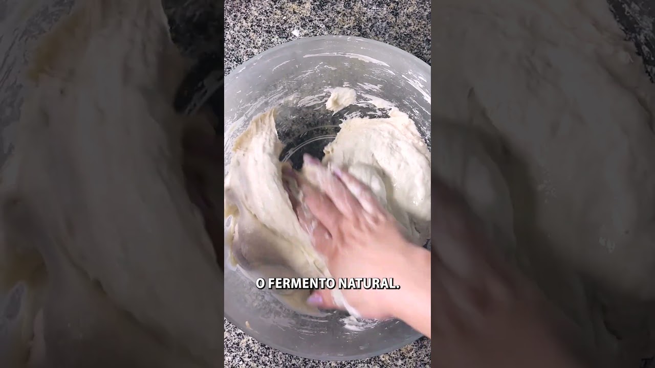 Bora misturar o LEVAIN na massa de p&atilde;o de fermento natural, feito de farinha, &aacute;gua e sal.