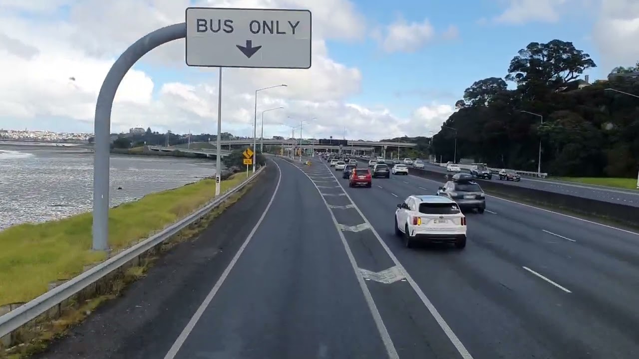 Auckland Northern Busway Double Decker Bus: NX2 Albany Station to Universities