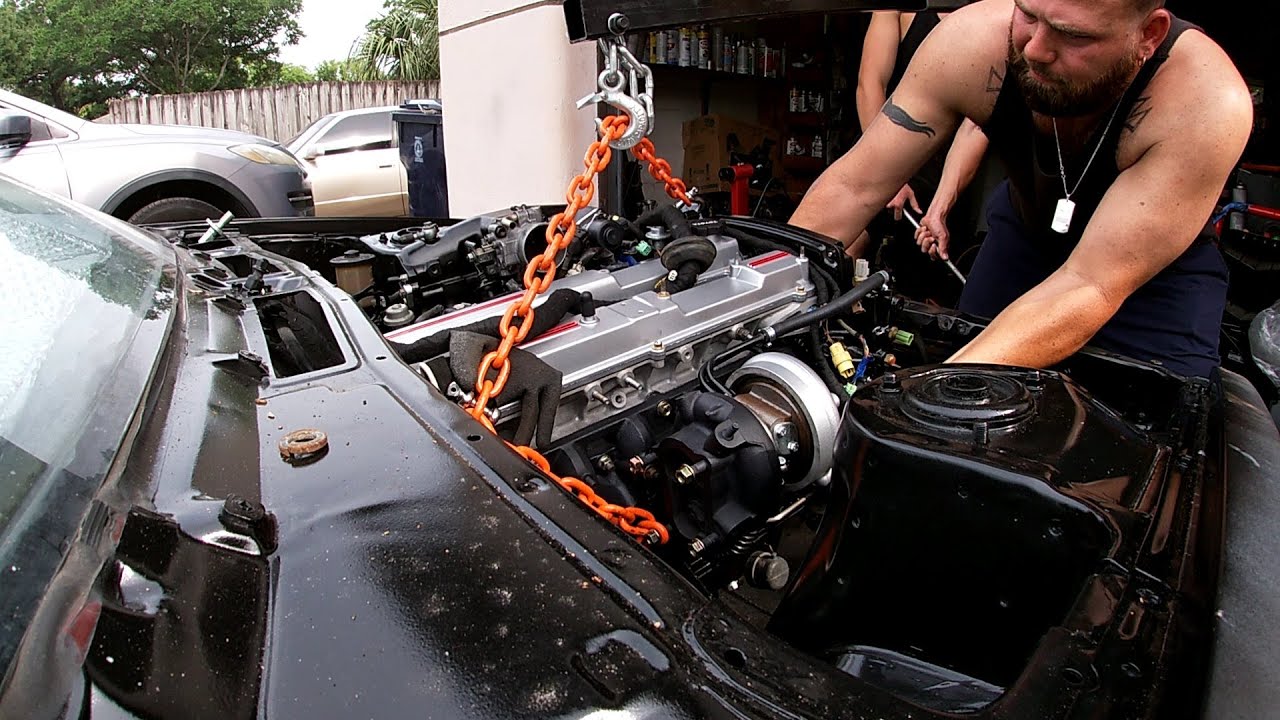 The 7mgte plus w58 trans finally gets dropped in the celica 🤘🏼🤙🏼