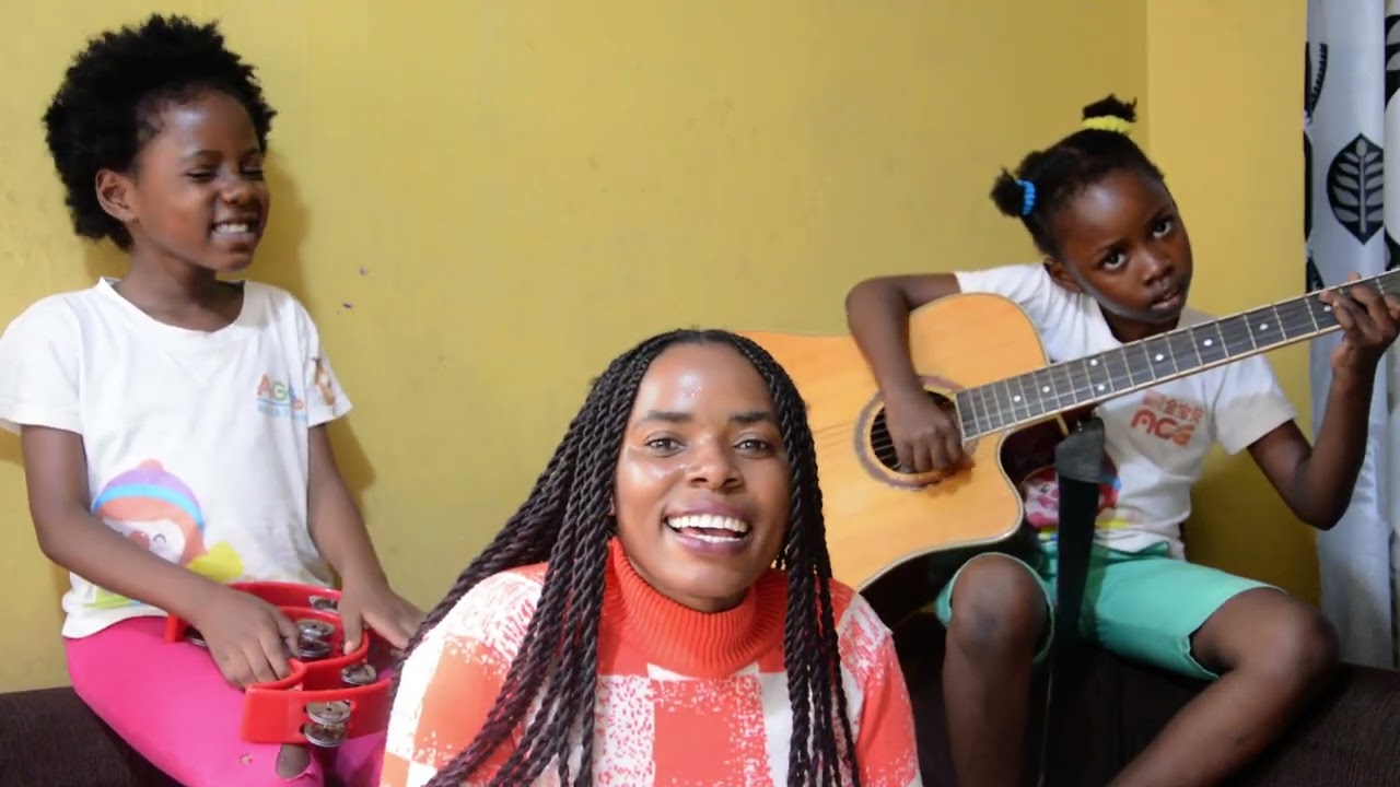 Reba Abana bacuranganye na mama wabo guitar byari byiza cyane 