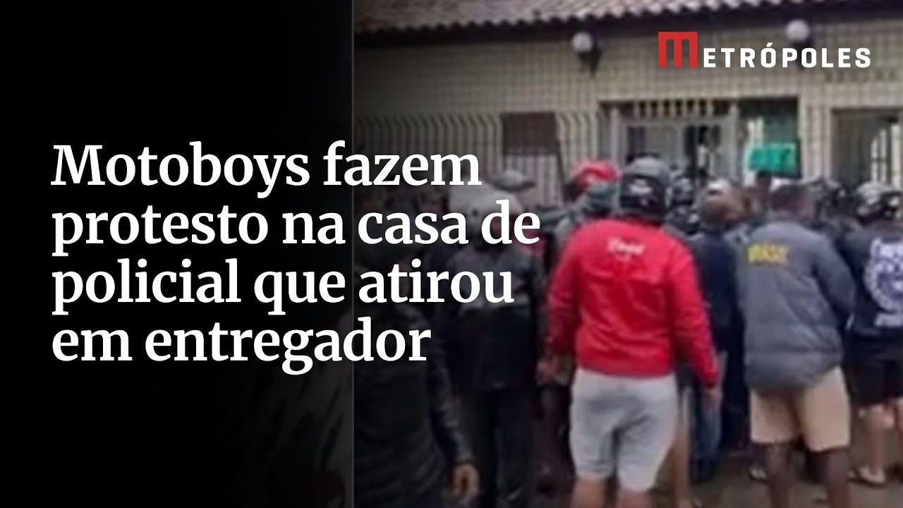 Motoboys fazem protesto na casa de policial que atirou em entregador