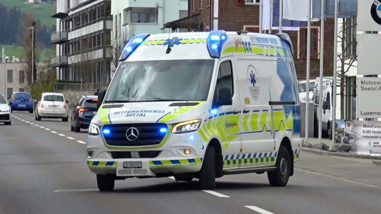 Seetal Ambulance Service - ambulance 41 move out in Hochdorf