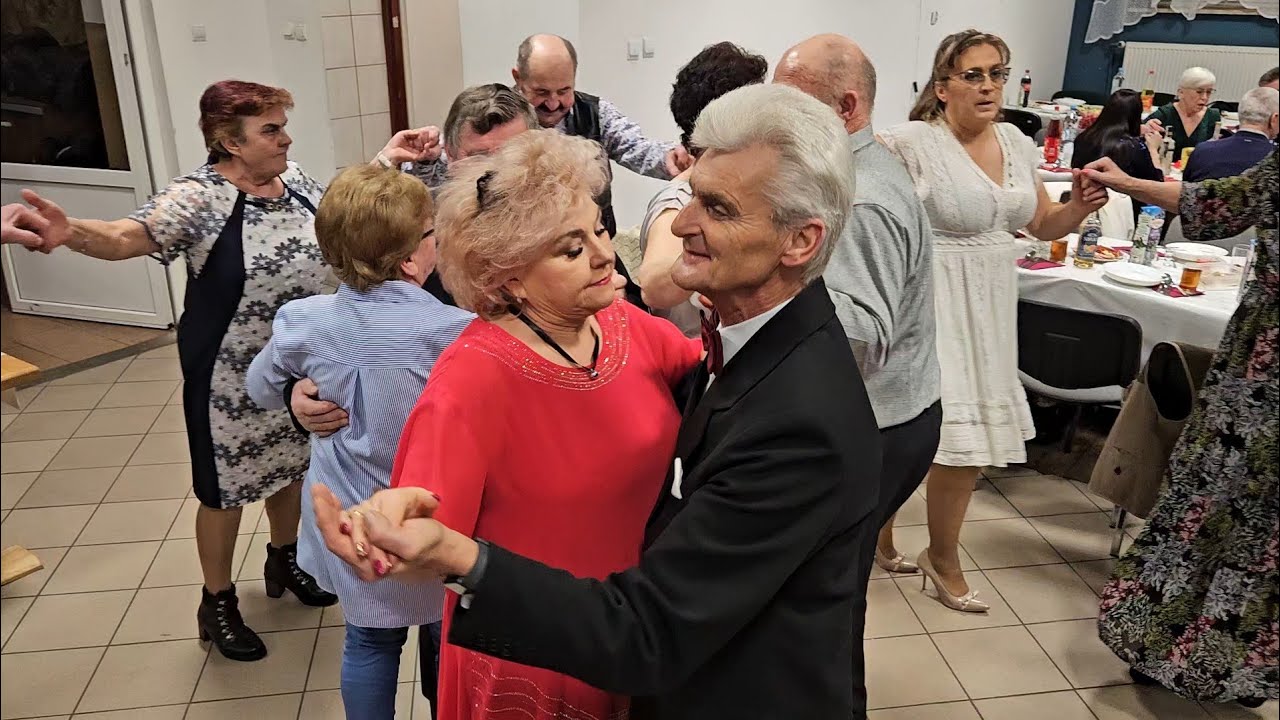 31 stycznia 2026 Lubiący tańczyć GOŚCIE bawią się w Białej Rawskiej z Kapelą STARĘGÓW 