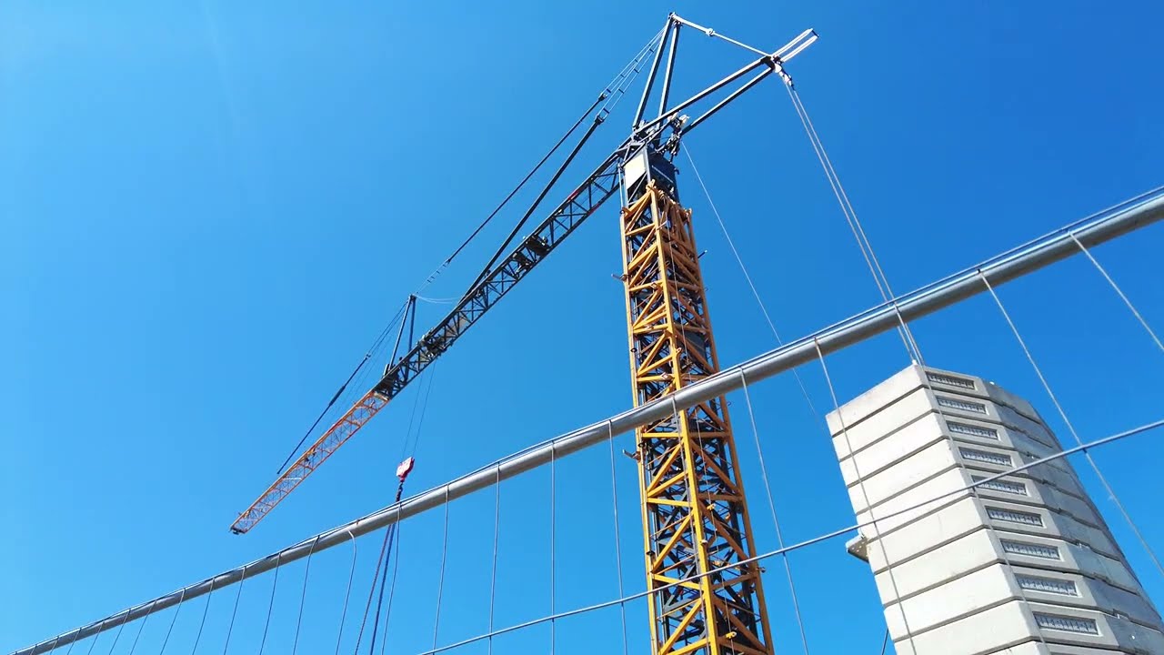 Liebherr 125 K Fast Erecting Crane, L’estacade, 29680 Roscoff, Brittany, France 30th April 2025