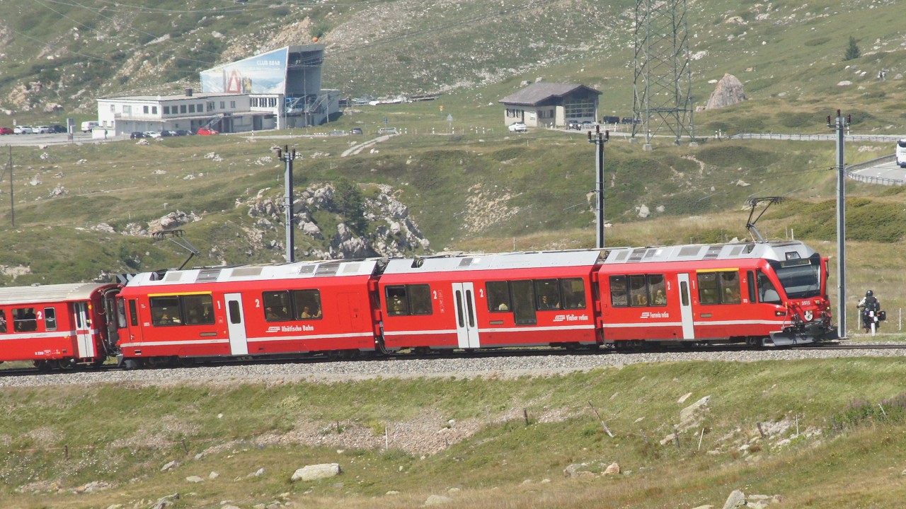 Allegra ABe 8/12 des RhB sur la ligne de la Bernina