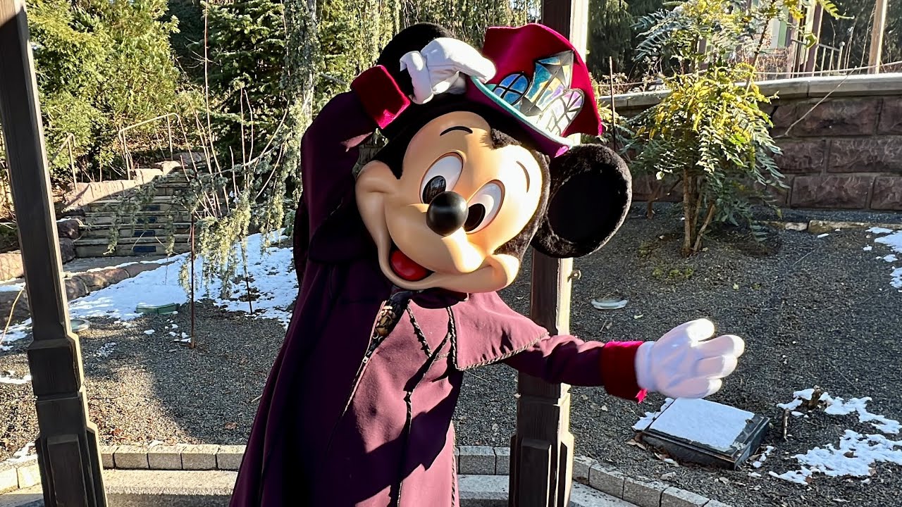 Mickey Mouse Meet & Greet at Phantom Manor in SNOW at Disneyland Paris - Winter 2024