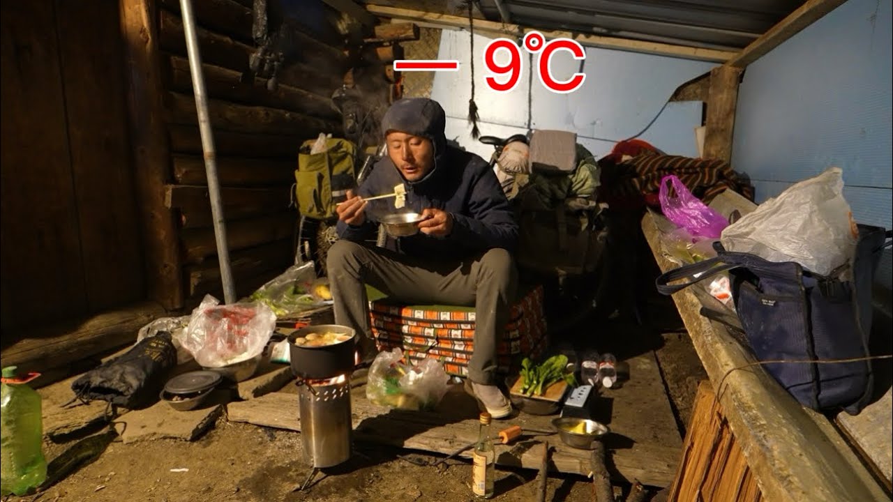 骑行西藏丙察察，害怕有野狼住进小屋，晚上吃火锅喝酒取暖壮胆