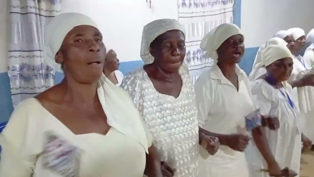 Vivez un extrait des images de l'assemblée provinciale du grand Katanga, culte nuit fin de conseil.