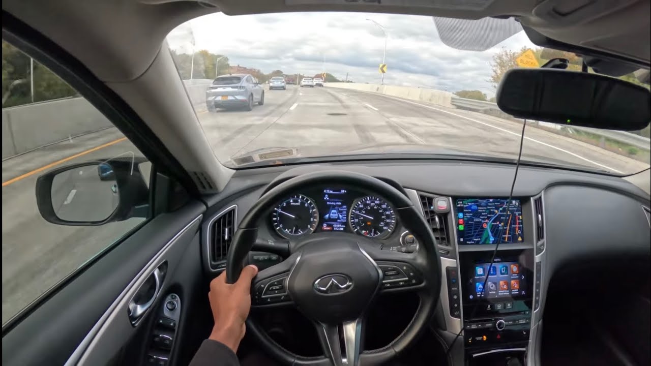 Поездка по шоссе на моем Infiniti Q50