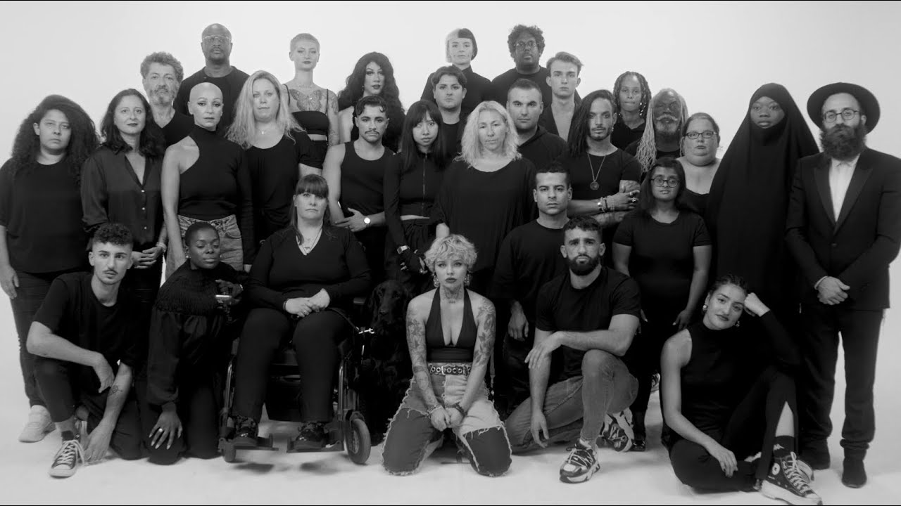 Camille Lellouche - Ne me jugez pas (Clip Officiel)