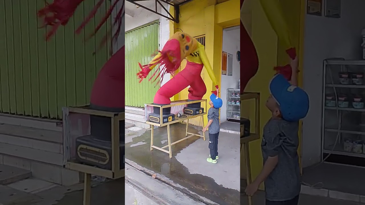 Alghifari dari Malang berburu boneka angin hingga  di toko cat warna abadi Jepun Tulungagung..150424