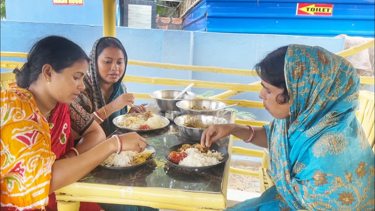 আজ সবাইমিলে আমাদের রেষ্টুরেন্টে গেলাম রান্না করে খাওয়া দাওয়া করলাম
