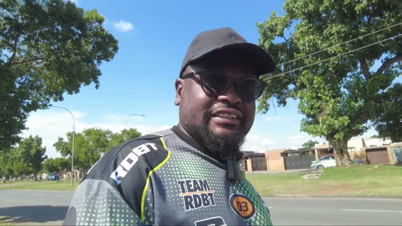 Одиночество тебе не повредит. В наши дни люди стали фальшивыми.