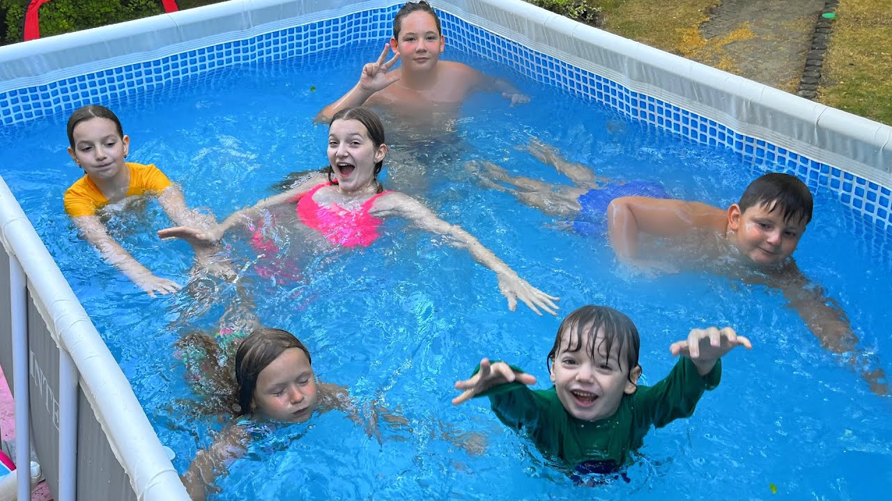 SARA a rămas FĂRĂ DINTE 🏊 BĂLĂCEALĂ cu VERIȘORII în PISCINĂ 🏖️ Mai bine ca la MARE