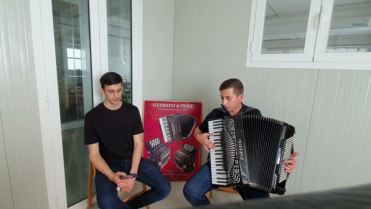 Claudiu Ștefan și Daniel Roșca - Te-ascunzi în florile câmpiei