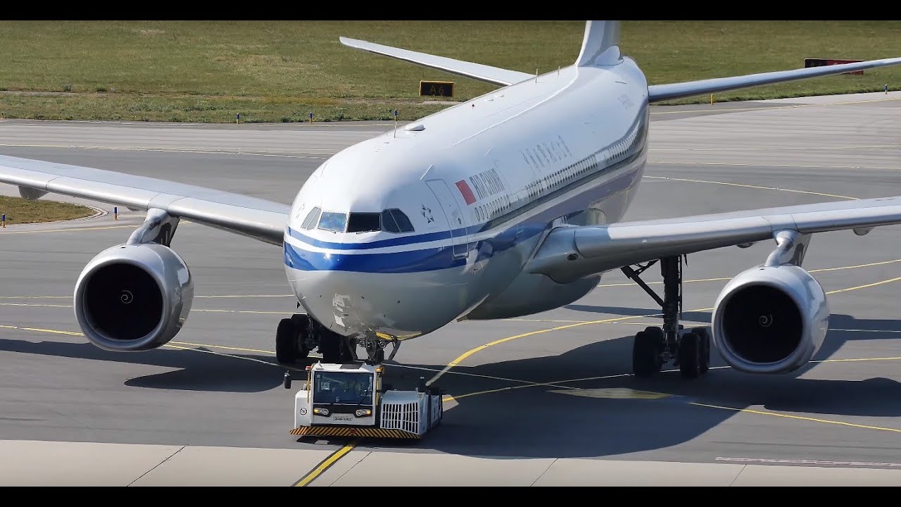 Plane Spotting @ Vienna Airport VIE Schwechat - Landings, Taxis and Take offs - 4K