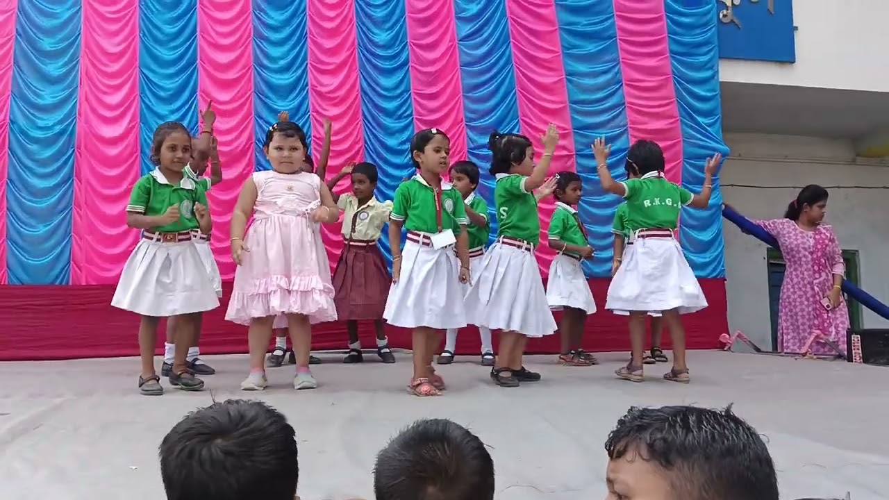😘🥰আমার মেয়ের স্কুল প্রোগ্রামের নাচ টা কেমন হয়েছে বলবে 🥰🥰
