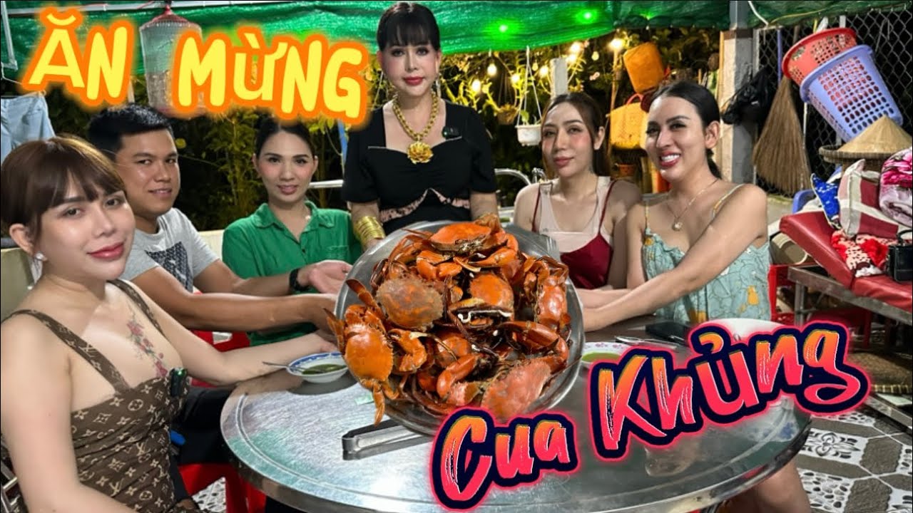 Show Xong Về Có Lộc Được Nữ Đại Gia Hấp Mâm Cua Ăn Cùng Chị Em Quá Đã