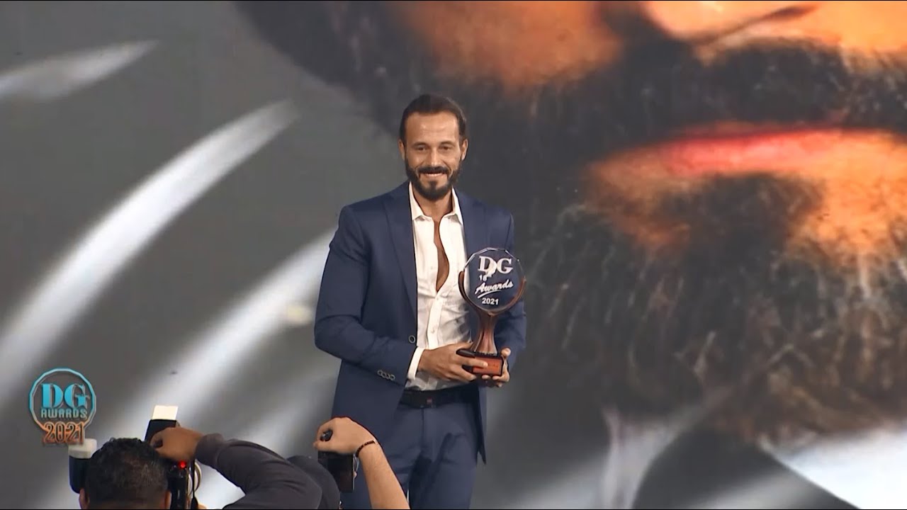 يوسف الشريف يحصل علي جائزة التميز عن مسلسل كوفيد 25 -  جوائز دير جيست 2021