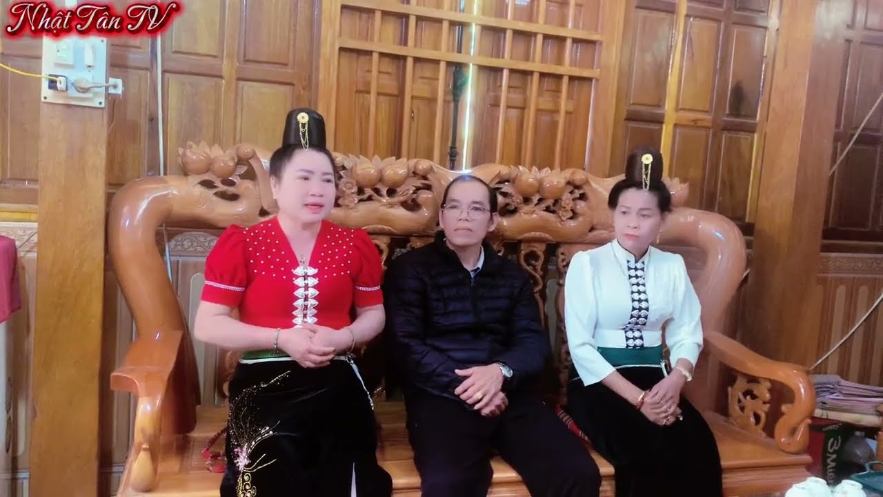 Màn Hát Động Viên Của Lò Liên Dành Cho Lò Xuân Khiến Ai Cũng Nghẹn Ngào