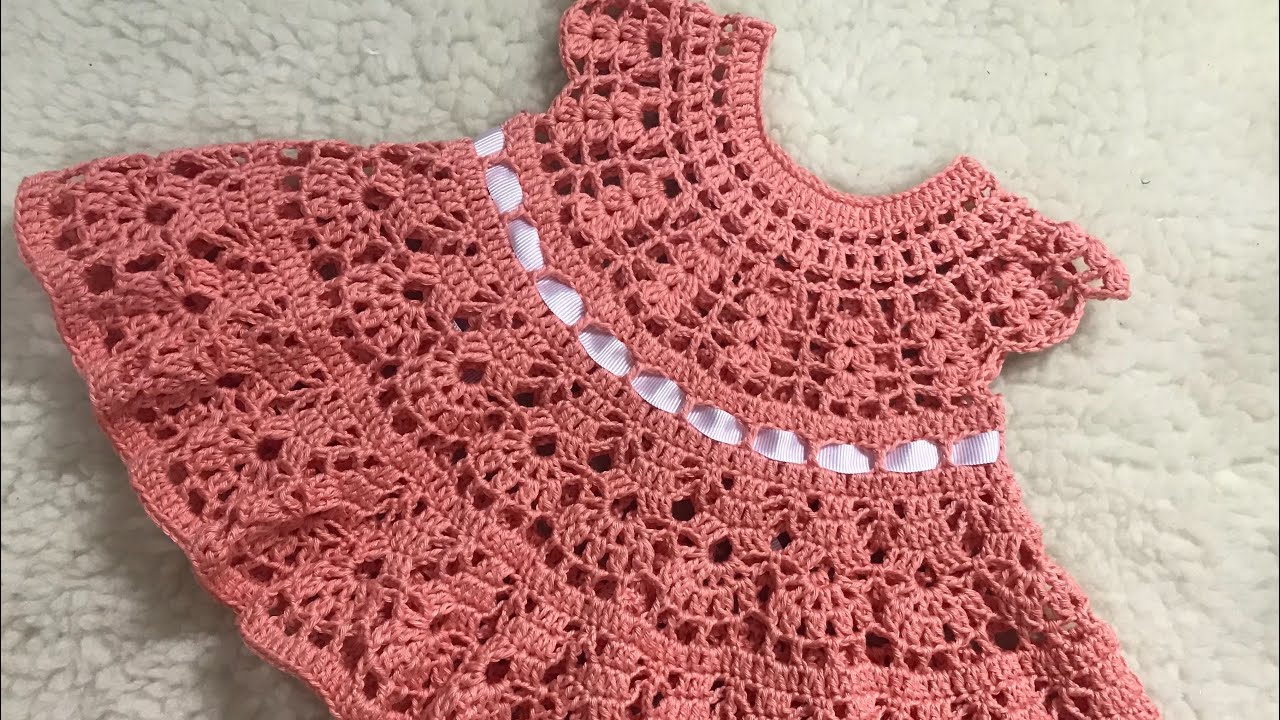 Vestido de crochê “Vitória” tamanho recém nascido (com tabela para até 12 meses)