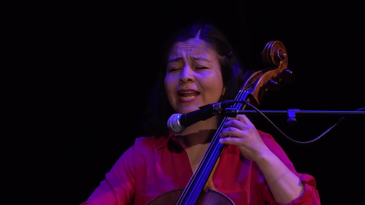 Canto a la mujer de mi pueblo