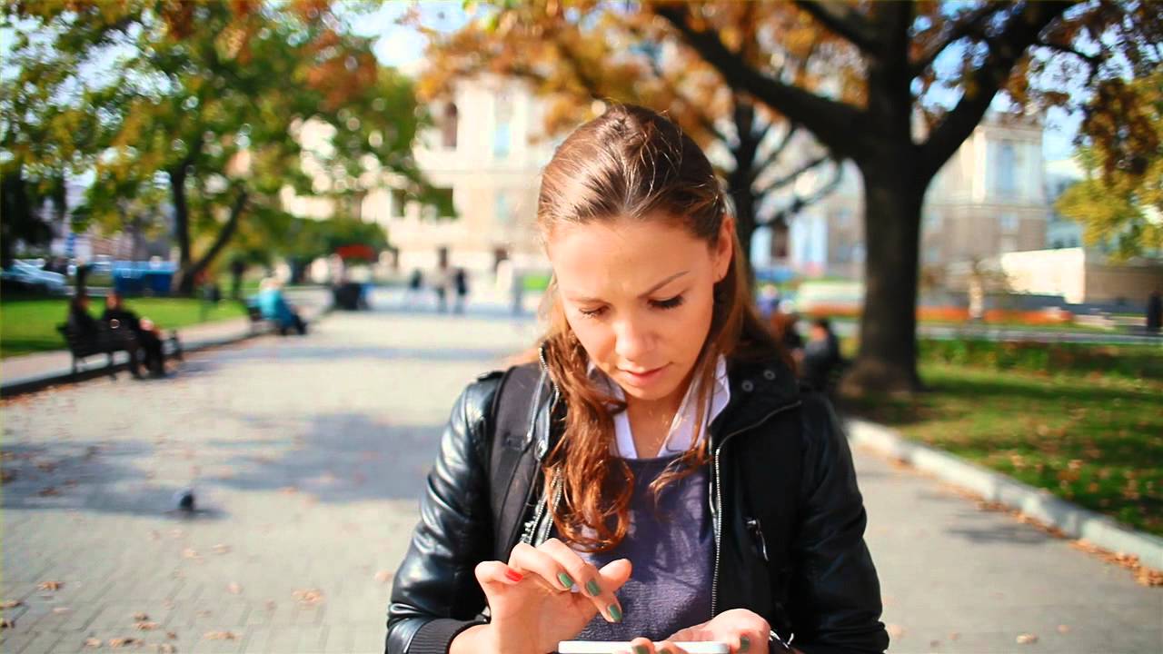 Slips, Trips & Falls - Distracted Walking