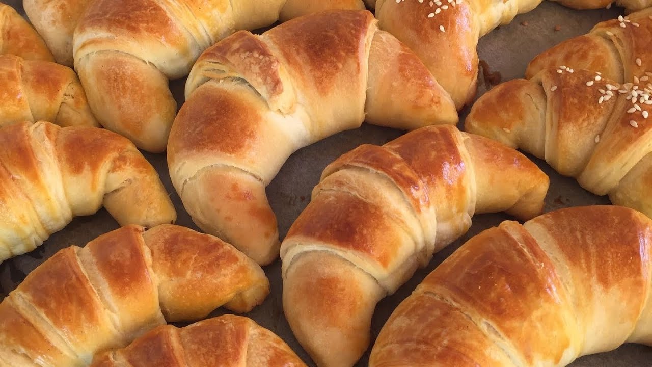 1 vezë🥚& Pak qumësht!🤩Kënaqeni familjen me këto super Molto-Croissants të butë e plot shije.🥛👌🏻