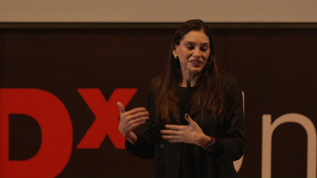 El poder de los abrazos | Johanna Rámirez | TEDxUNIS