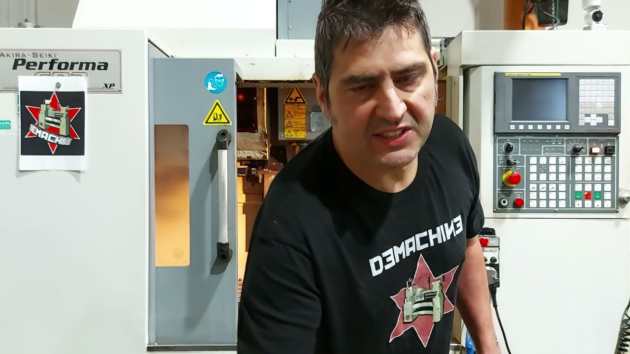 Maquinado de pieza en centro de mecanizado cnc, realizo un fresado en ángulo a un trozo de hierro