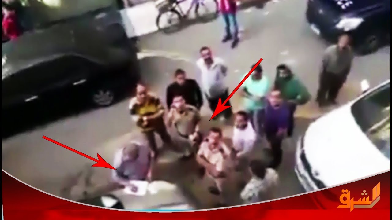 مواطنة تكسر حاجز الخوف وتصور بلطجة الشرطة على الشعب بسبب 