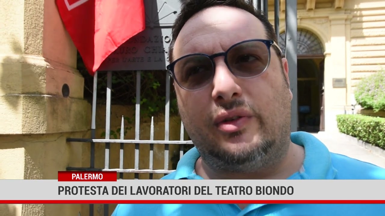 Protesta dei lavoratori del teatro Biondo di Palermo, chiedono impegni concreti