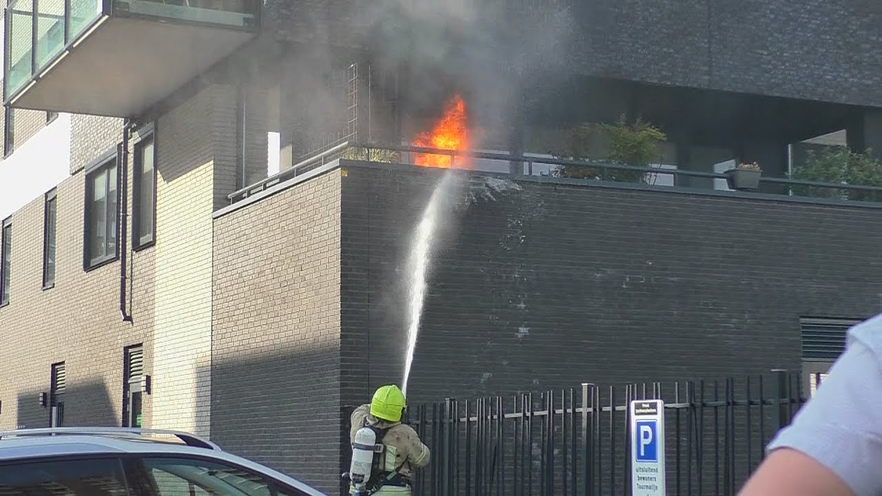 Brand op balkon in appartementencomplex 