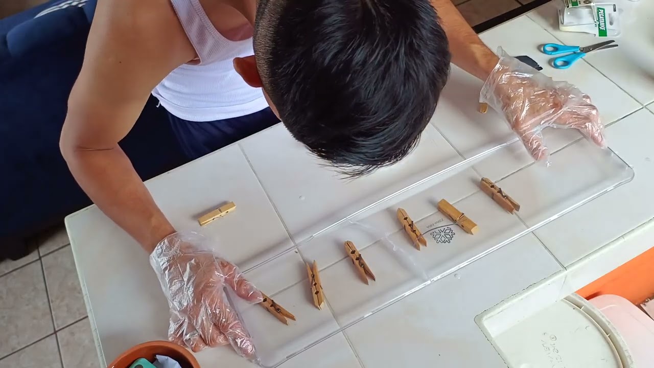 Cómo REPARAR tapa plástica de REFRIGERADORA o  con pegamento epóxico. PARTE 1