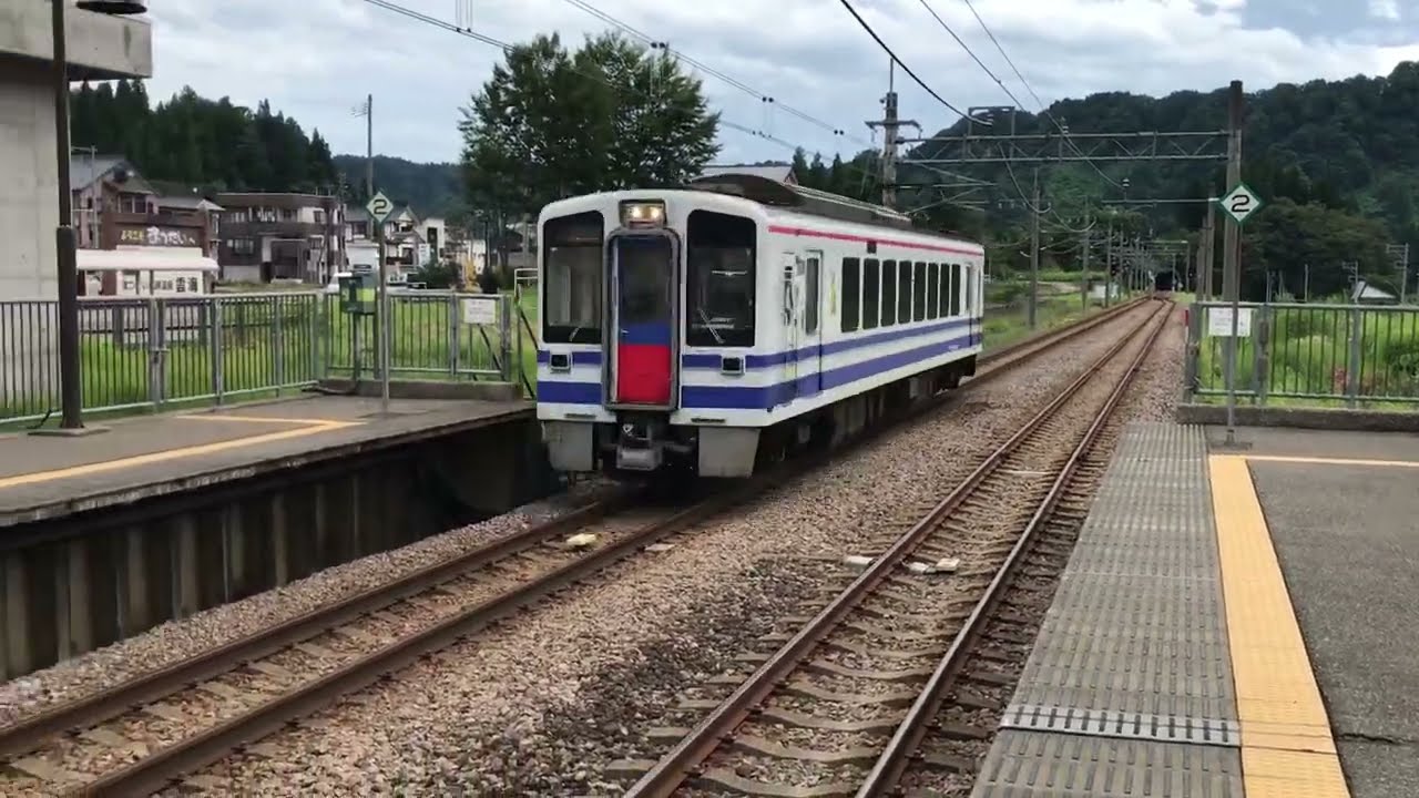 超快速スノーラビット　まつだい駅を通過