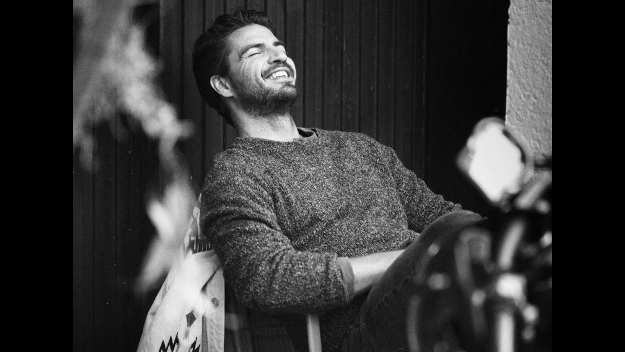 32 preguntas a Maxi Iglesias | Elle España