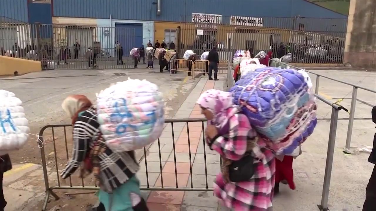 El drama de las mujeres 'mula' en la frontera de Marruecos