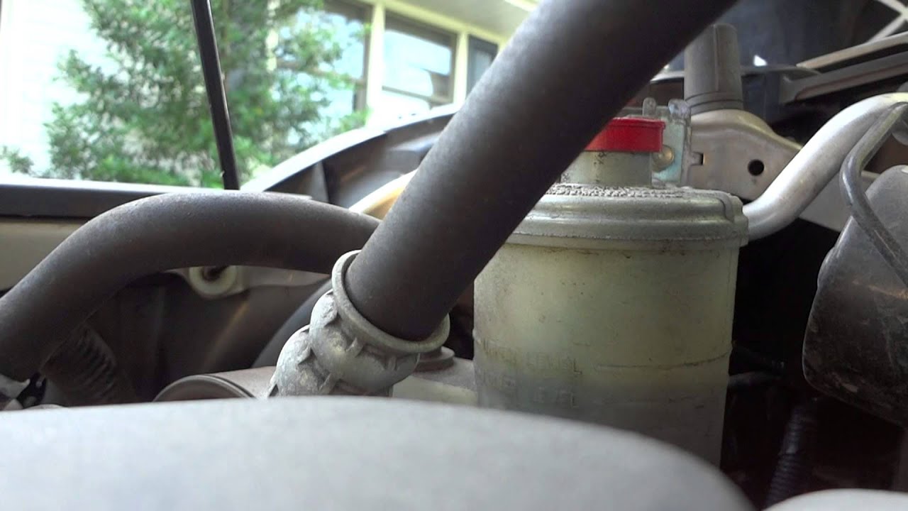 Замена лампы фары на Honda CR-V 2006 года выпуска
