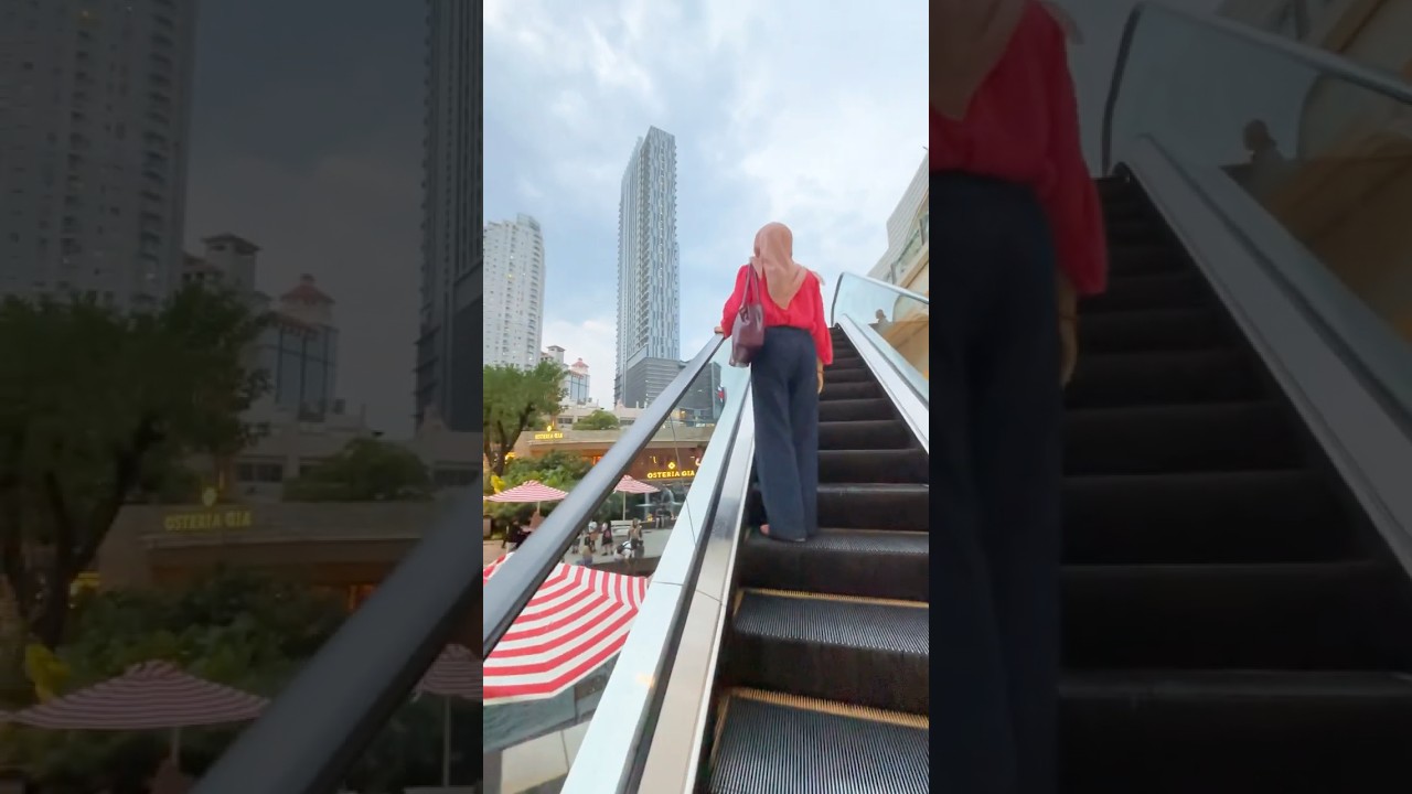 Eskalator viral di CP Mall😆 #adayinmylife #centralpark #malljakarta #jakarta #jakartaindonesia