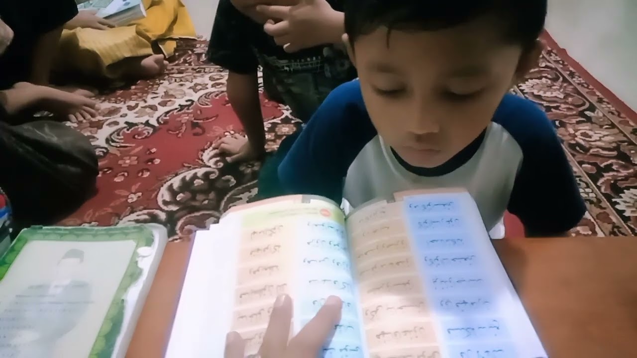 Anak belajar Ngaji IQRO 