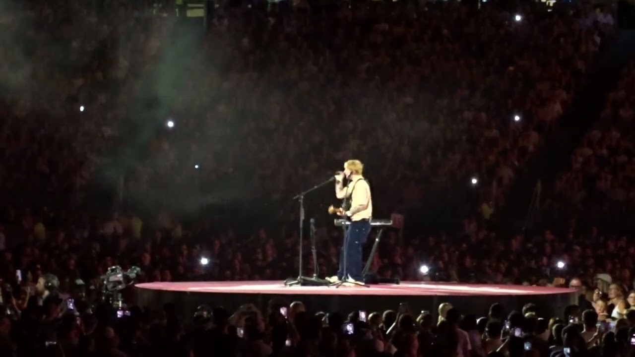 Ed Sheeran - Eyes Closed (live in Perth, WA)