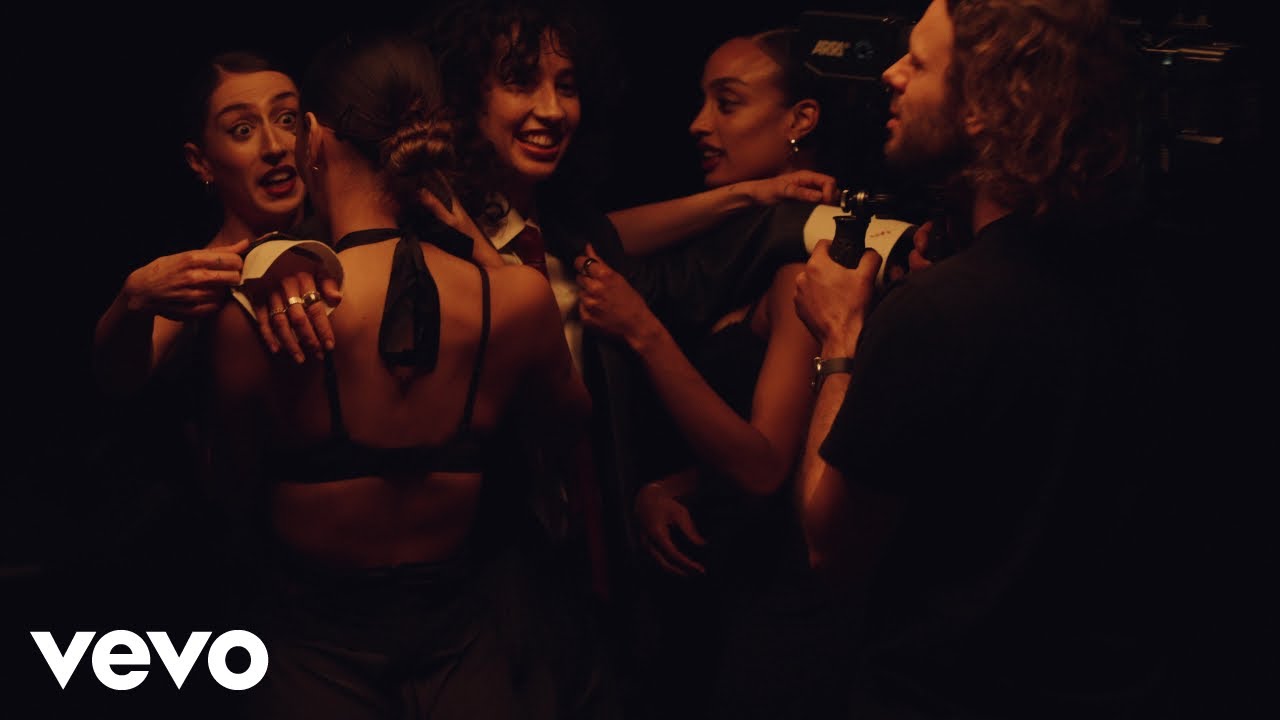 Towa Bird - Gentleman (Official Behind The Scenes Video)