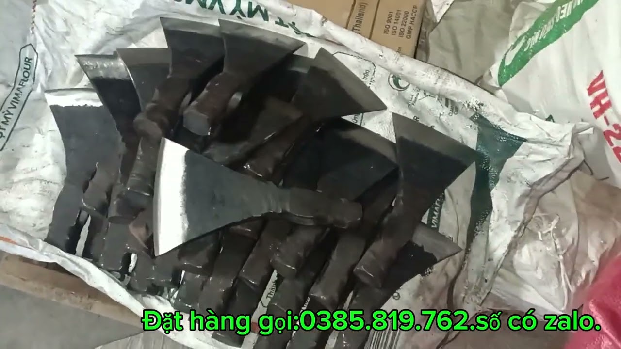 Báo giá lưỡi búa rìu bổ củi chặt cây rèn thủ công kẹp thép nhíp cho các bác đang quan tâm.