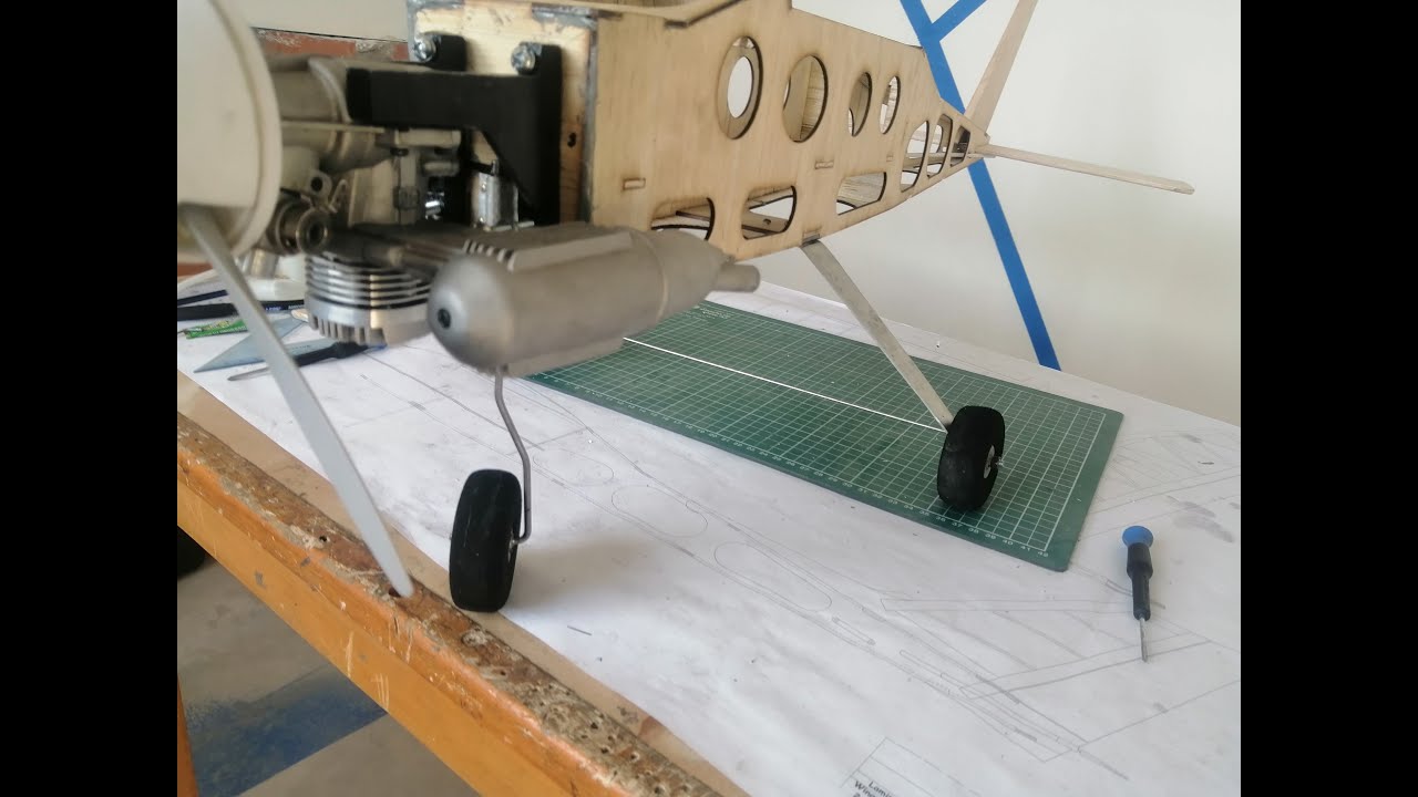 como hacer tren de aterrizaje para aeromodelismo.