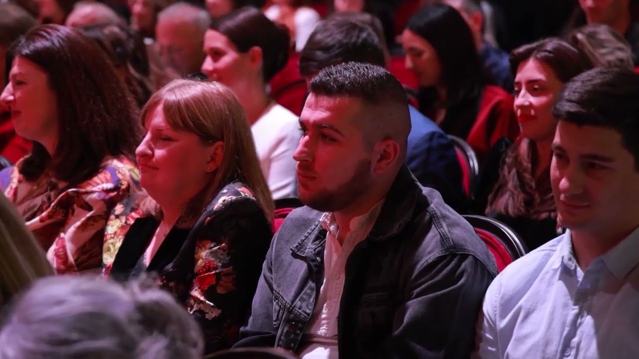 პროფესორი დავით ჩერქეზიშვილი მიმართავს აღმოსავლეთ ევროპის უნივერსიტეტის (EEU) კურსდამთავრებულებს